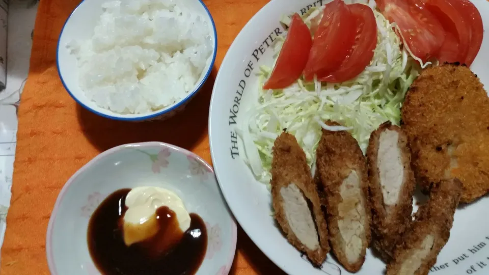 ７日スーパーの惣菜ひれかつとコロッケ|こやっこさん