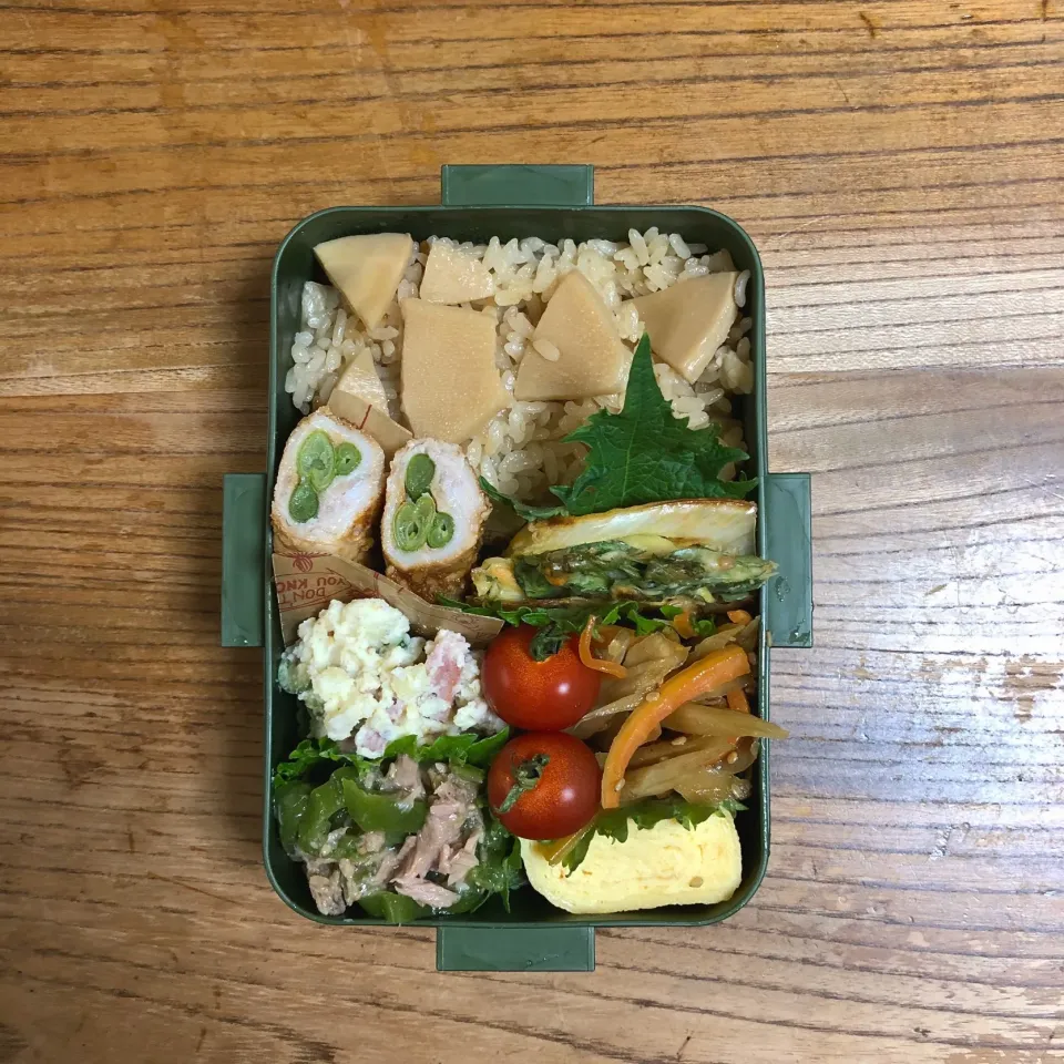 Snapdishの料理写真:2818.4.11 #お弁当記録  #お弁当  #lunchbox  #lunch  #たけのこご飯  #たけのこご飯弁当|はーさん