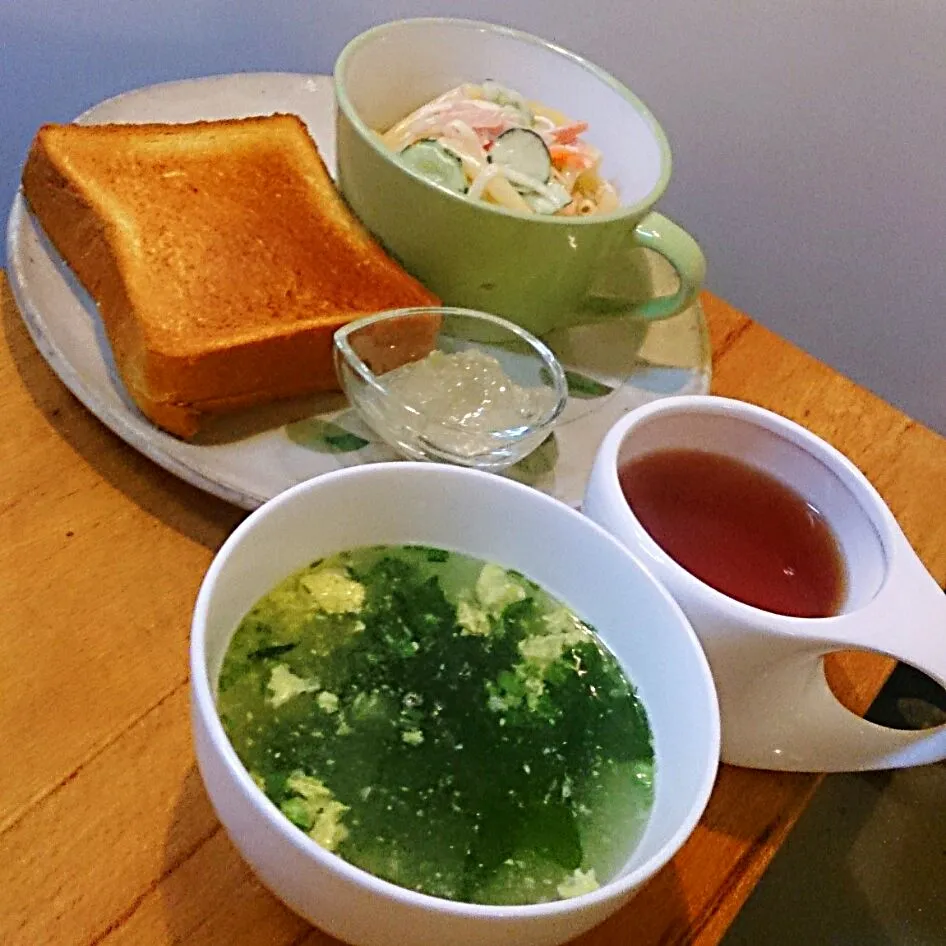 Snapdishの料理写真:わかめとたまごのスープ＆ごパンset|mi_neneco♪さん