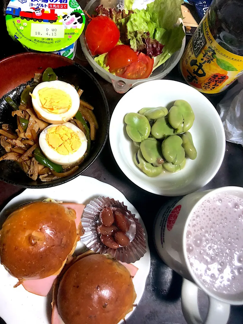 今日の朝ごはん。
ことしはつもののそら豆炊いたん、ピーマン豚肉筍甘辛煮ゆで卵巣篭もり風、サニーレタスとトマトのサラダ、金時豆、くるみパンのクロックムッシュ風、ベリーミックスとバナナのジュース、ヨーグルト。|岸野 令子さん