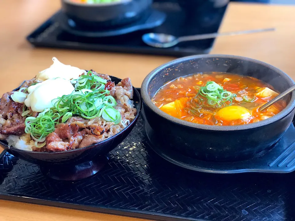 スンドゥブ&カルビ丼 #純豆腐チゲ#チゲ鍋#カルビ丼|natsu727さん