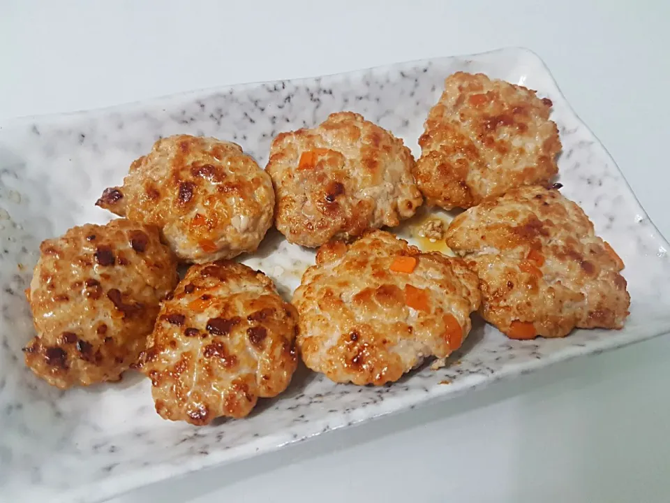 Pork patties with carrot grill with organic coconut oil ~ lunch for my dog 😙🤗|🌷lynnlicious🌷さん