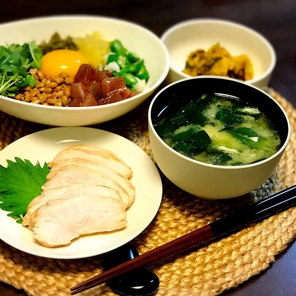 ばくだん丼、無限かぼちゃ、鶏チャーシュー、ほうれん草とフワフワ卵白の味噌汁|恭子さん