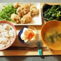 Snapdishの料理写真:唐揚げ定食|おむすびさん