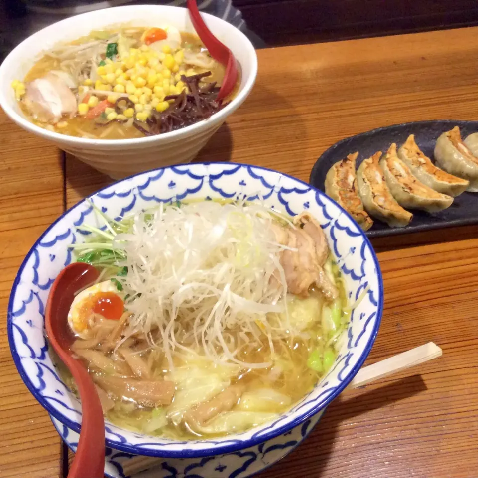 Snapdishの料理写真:期間限定味噌ラーメン 三種の信州味噌で作られたスープと鳥塩ワンタン麺と餃子|Takeshi  Nagakiさん