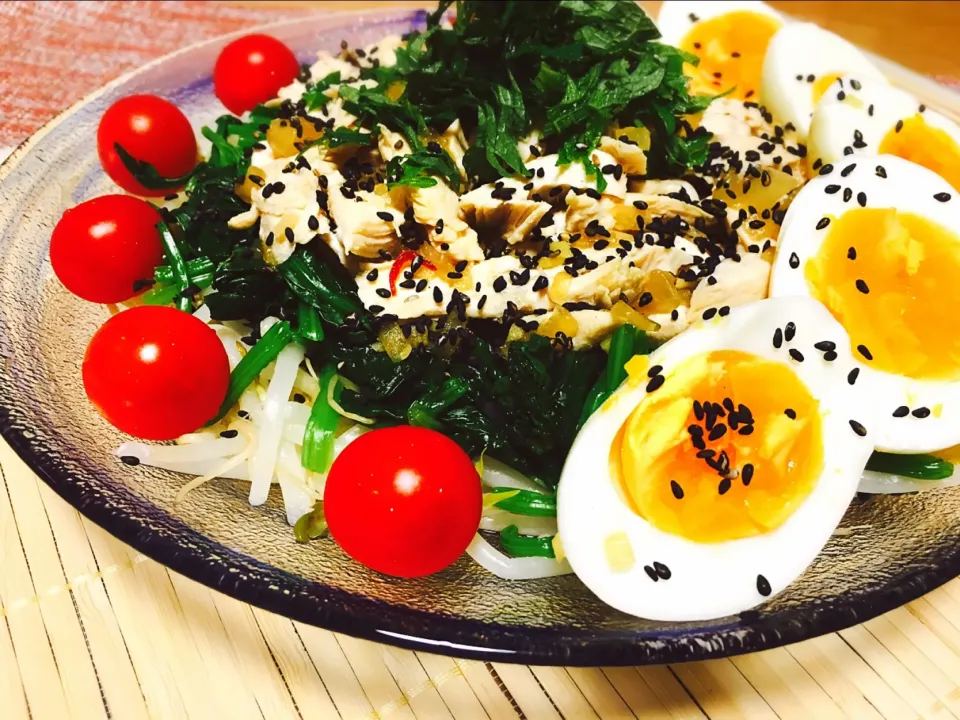 山本真希さんの料理 鶏胸肉と茹で卵の中華風冷菜👲|じゅんけさん