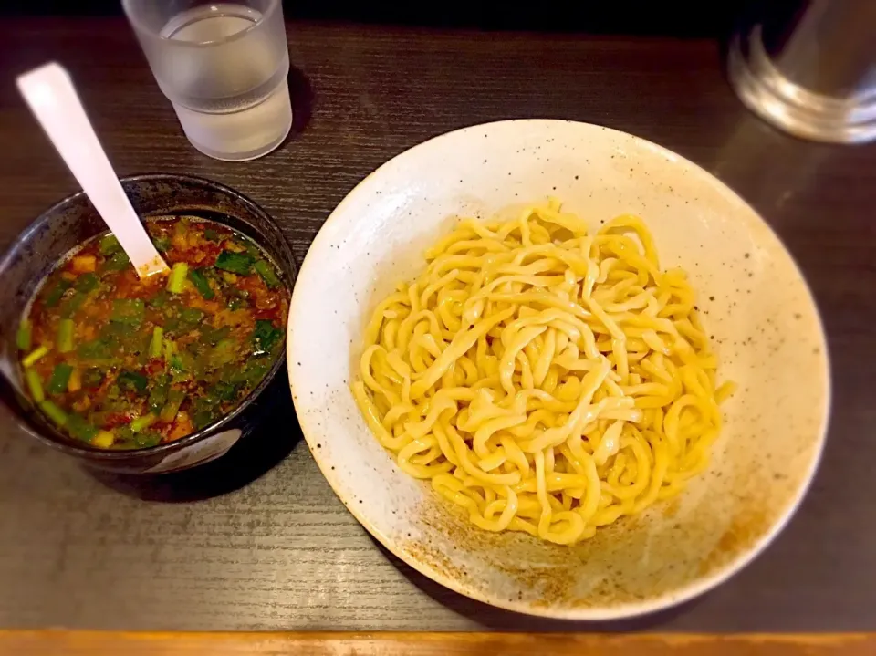 Snapdishの料理写真:ピリ辛ニラつけ麺(大盛)
@三鷹食堂いなり|morimi32さん