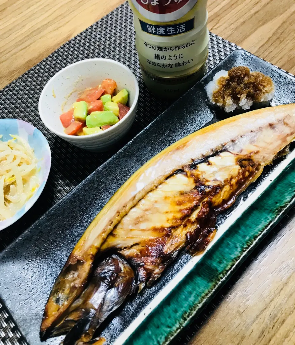 秋刀魚の開き、絹しょうゆのオロシとアボガドの醤油あえ|Tedさん