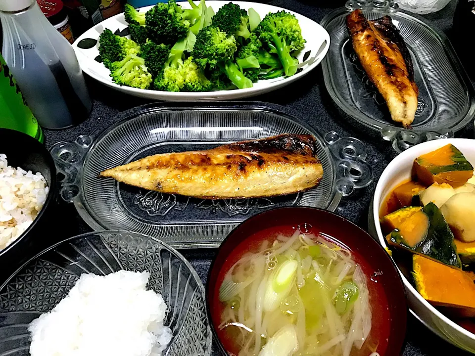 Snapdishの料理写真:もち麦飯、魚、南瓜里芋煮、もやしネギ味噌汁、ブロッコリー、大根おろし、|ms903さん