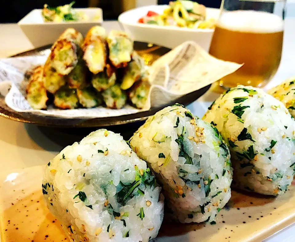 水菜とゴマのシンプルおにぎり🍙&チーチクの磯辺揚げ🎵|ハマちゃんさん