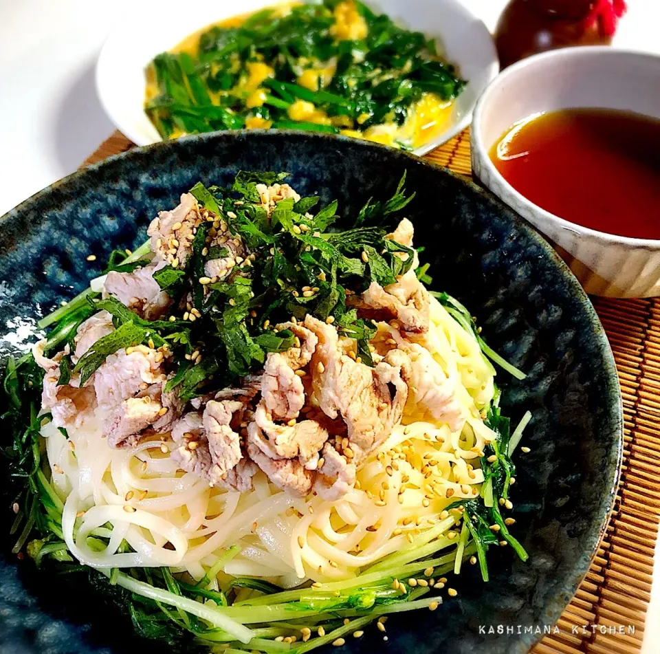 Snapdishの料理写真:豚しゃぶうどん🥢|Kashimanakitchenさん