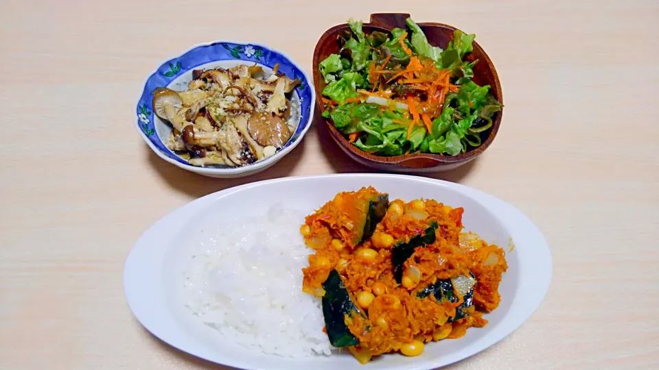 ３月13日　かぼちやと豆のカレーツナトマト煮　きのこのマリネ　サラダ|いもこ。さん