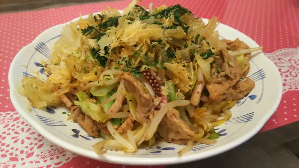 ゲソと豚肉の焼きそば
鮭節と青のりでいただきます🍴🙏
いつもの通りですけど(笑)|kamekameさん