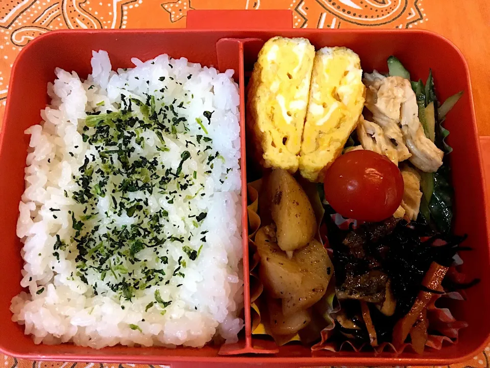 ♫4/12今日のお弁当♫〜バンバンジーサラダ、だし巻き卵、じゃがいもの塩辛炒め、ひじき煮、プチトマト〜|Satokoさん