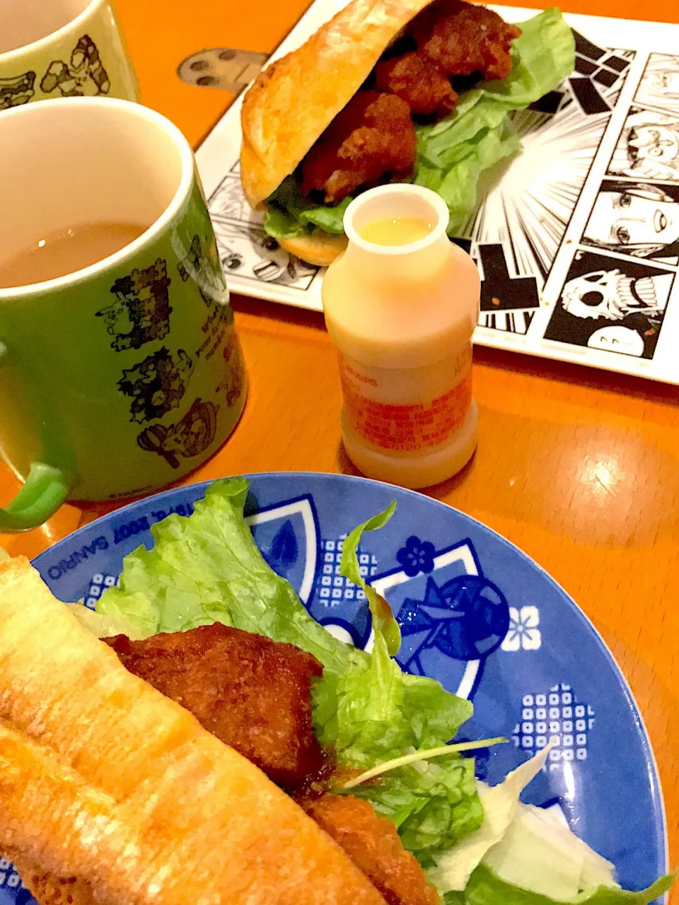 Snapdishの料理写真:クリスピーチキンサンド  フルーツソースがけ🥖  カフェオレ☕️  ピルクル🍼|ch＊K*∀o(^^*)♪さん