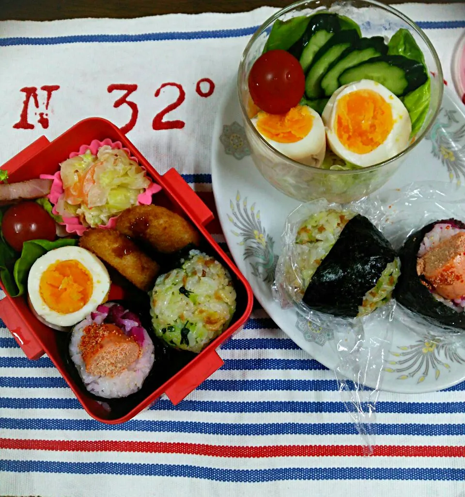 Snapdishの料理写真:娘、私弁当
  おにぎり🍙😃
    天かすと紫蘇の実
    しば漬けと焼き辛子明太子～|miimiさん