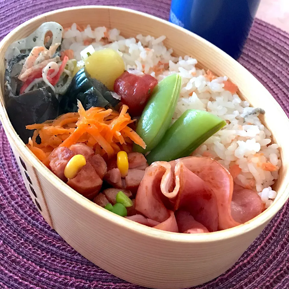 今日のお弁当🍱

今日は朝から晴れ
あれこれおかずのお弁当で
今日も元気に
頑張ってね٩(^‿^)۶
気をつけて
いってらっしゃい👋😊|mokoさん