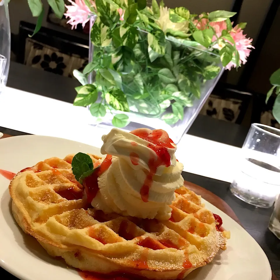 デザートはワッフル🍦🍓|宙まめさん