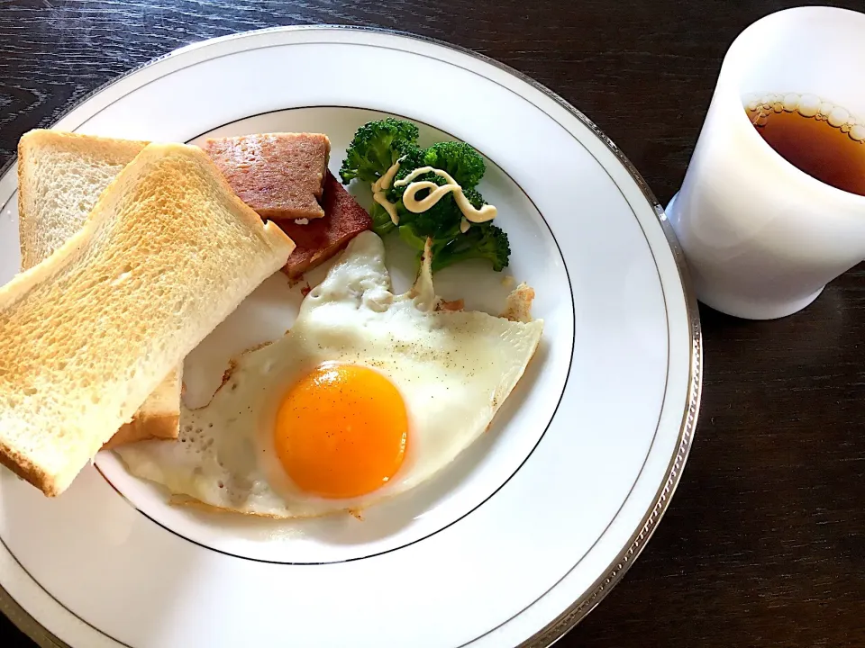 コンチネンタルな朝食|カドラさん