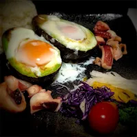 Snapdishの料理写真:OMさんの料理 Fried egg in avocado 
Octopus garlic stir-fried