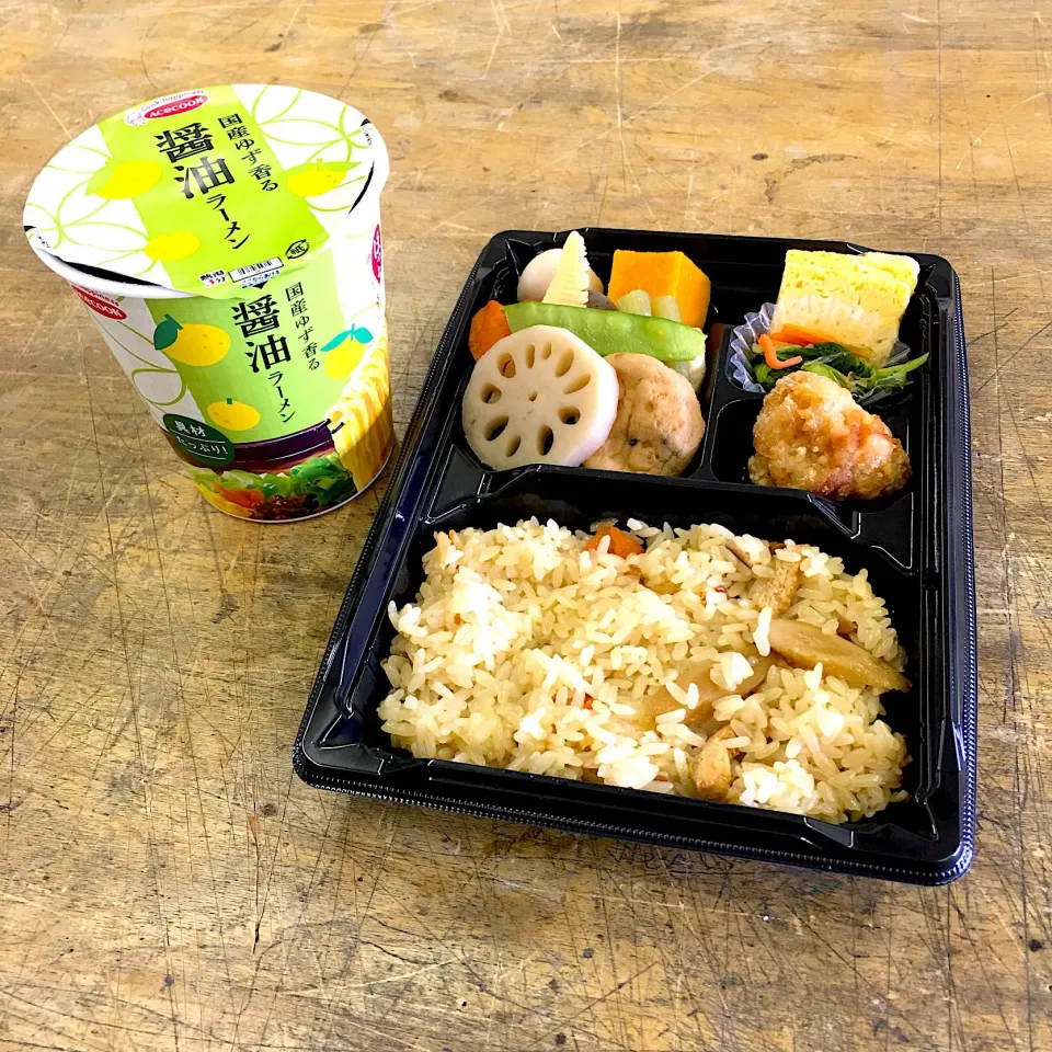 今日のお弁当‼︎ 12 April
 #お弁当  #弁当  #obento  #bento  #カップ麺  #研究室カフェ  #大阪芸術大学短期大学部|Yoshinobu Nakagawaさん