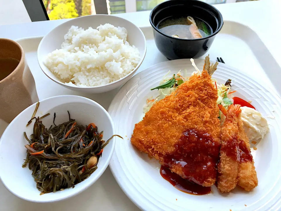 大きな鯵フライ&海老フライ定食|T. Wonderさん