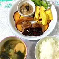 Snapdishの料理写真:“トマトがないとやっぱりさみしいなぁ。”ご飯🍚|お家ご飯ていいね♡さん