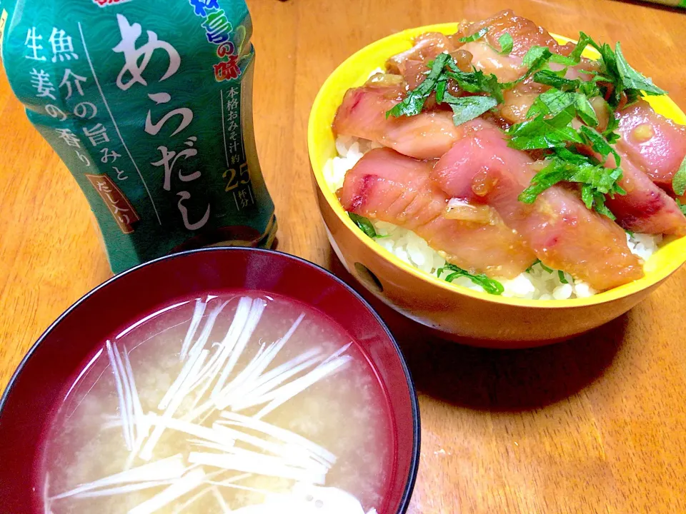 ヅケまぐろ丼とあらだし味噌汁|Gigi Cafeさん