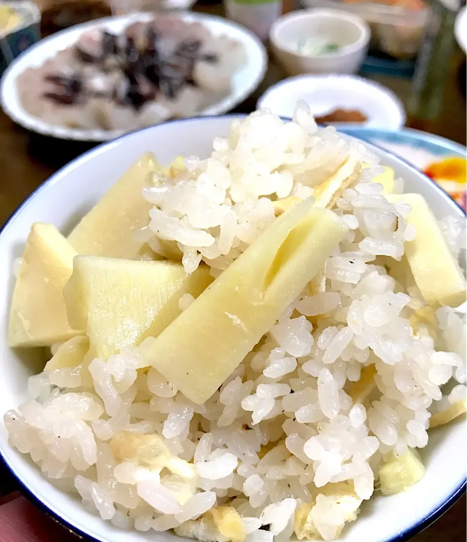 Snapdishの料理写真:筍ご飯🍚
…食べるでっ🙏🏻|Toru Satoさん