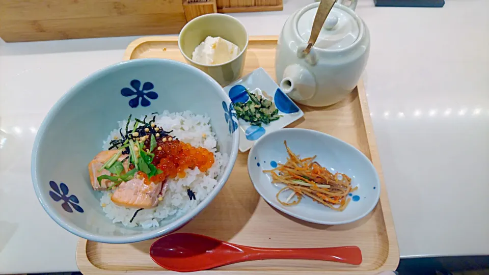 焼き鮭といくらの親子茶漬け|じょうさん