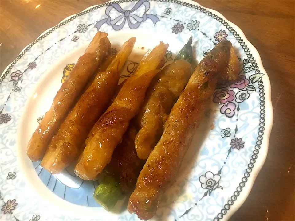 Snapdishの料理写真:アスパラとタ長芋の肉巻き|ちびさん