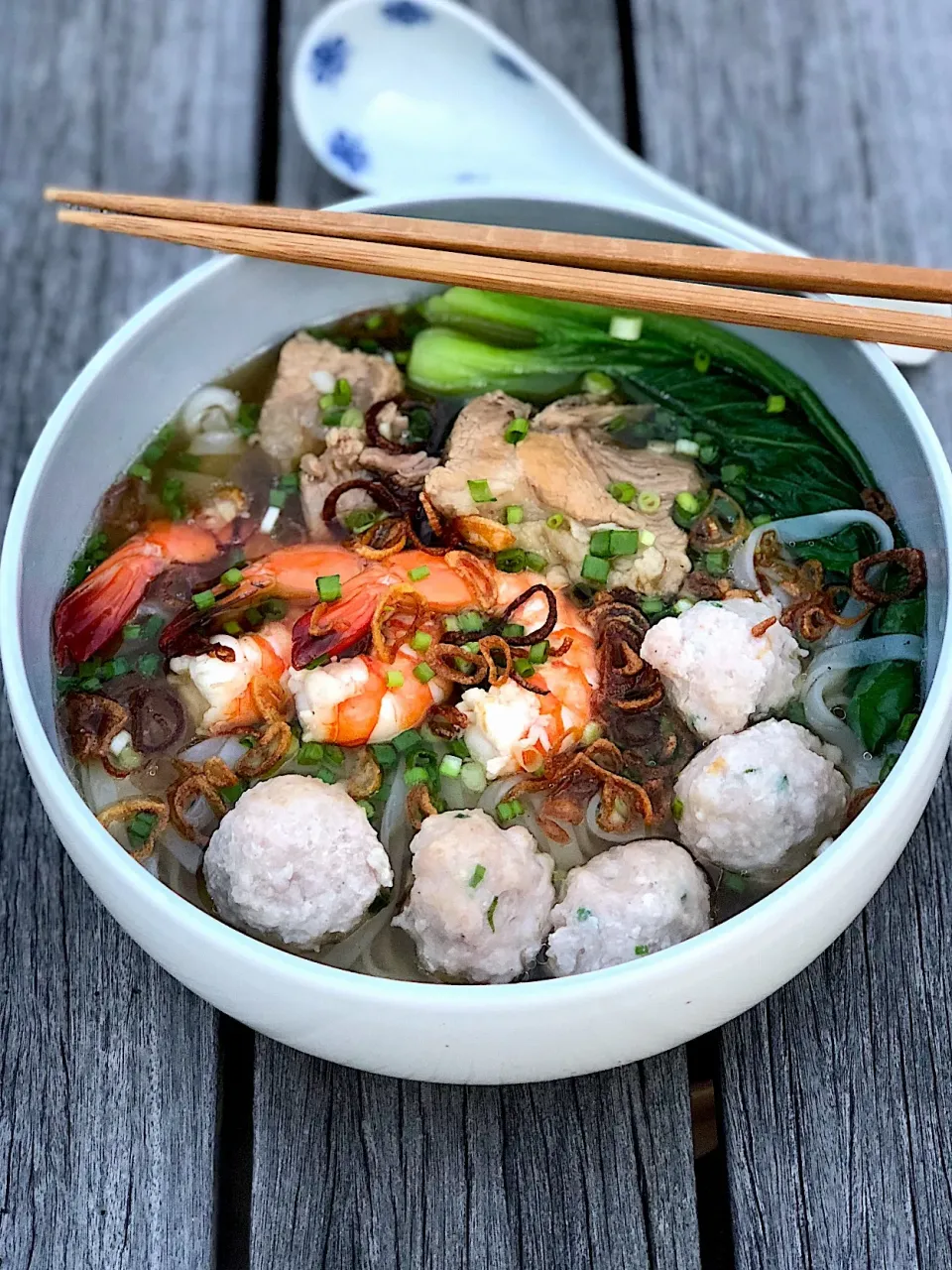 Rice noodles in pork bone soup, pork ribs, prawns, fish/pork/tofu ball|12Dragonさん