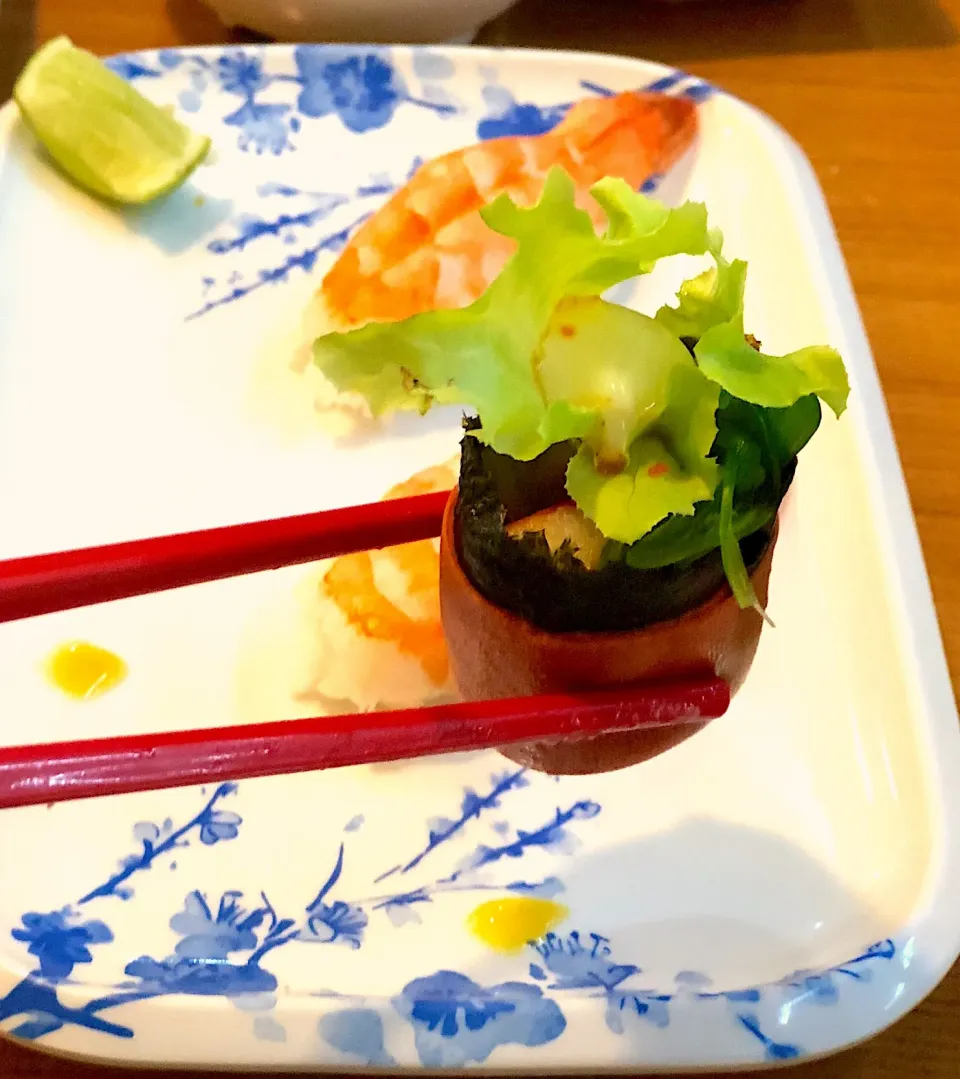 Crispy Rainbow Salad @ Tohkai Japanese Restaurant, BKK.|Chalinee Kalyanamitraさん