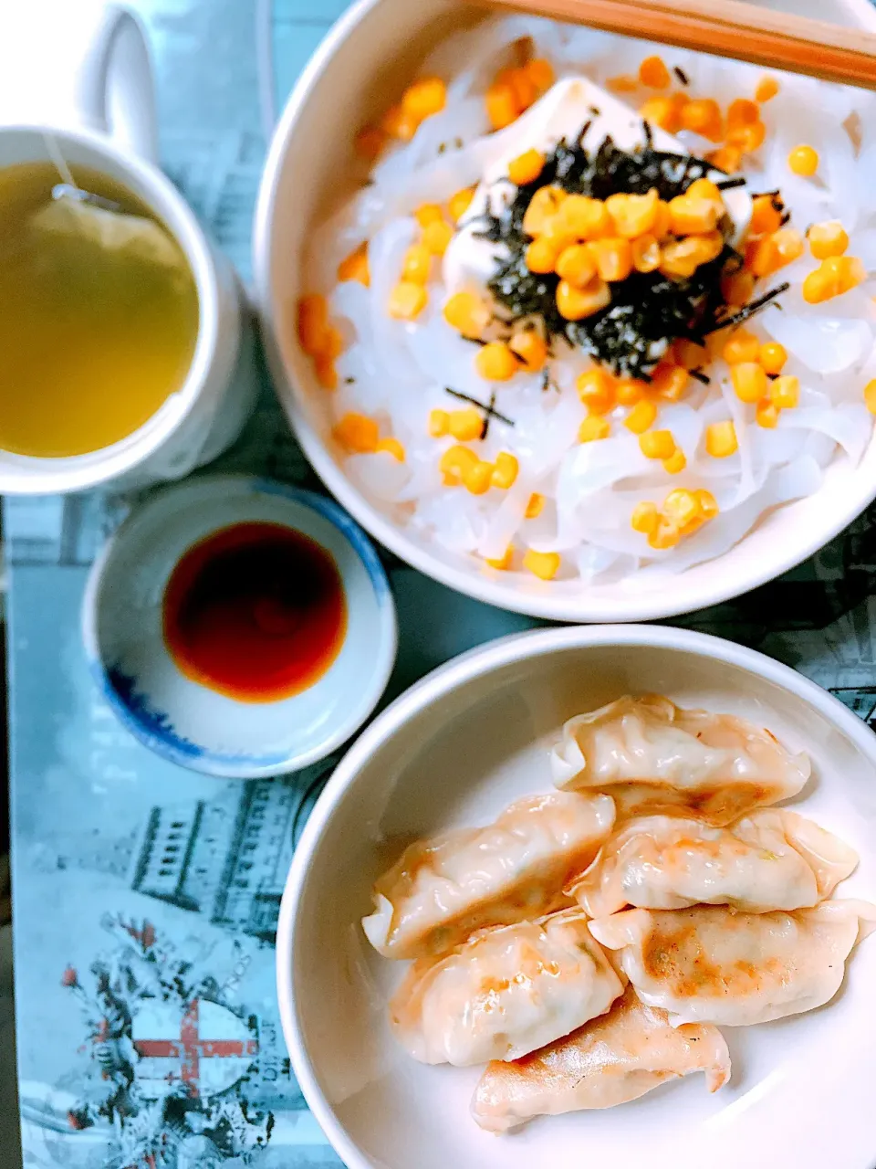 さけ餃子🥟、冷奴+糸こんにゃく、お茶|キノコ🍄さん