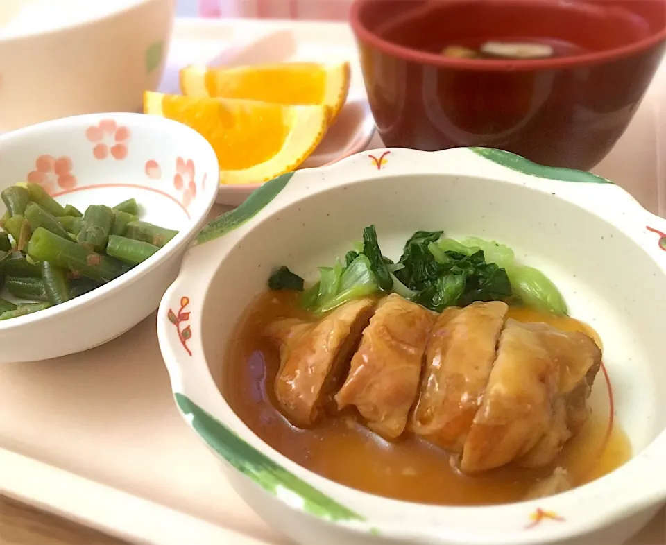 病院食の晩ごはん🌙
ご飯200g
鶏のやわらか煮  タレ
付け合せ（青梗菜）
オレンジ
おひたし（インゲン）|ぽんたさん