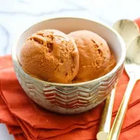 Snapdishの料理写真:Thai milk tea ice cream|페이さん