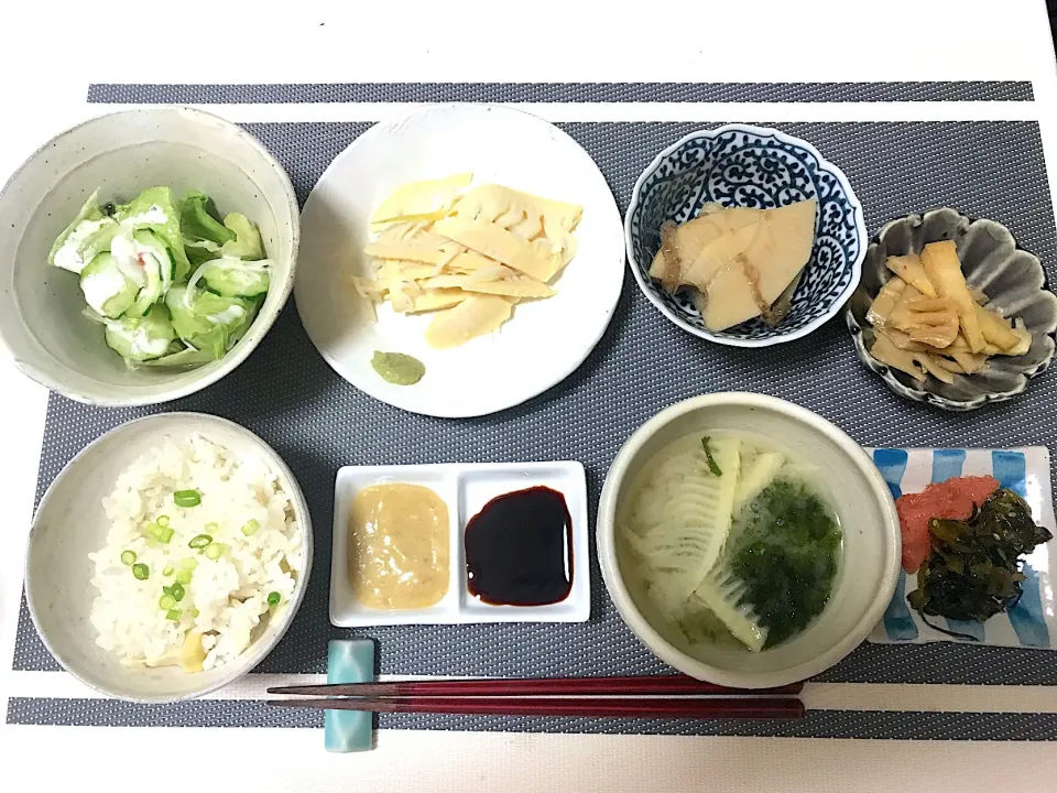 Snapdishの料理写真:筍をいただきました！お刺身、煮物、ピリ辛炒め、筍ごはん、筍とあおさのお味噌汁。|yukiさん