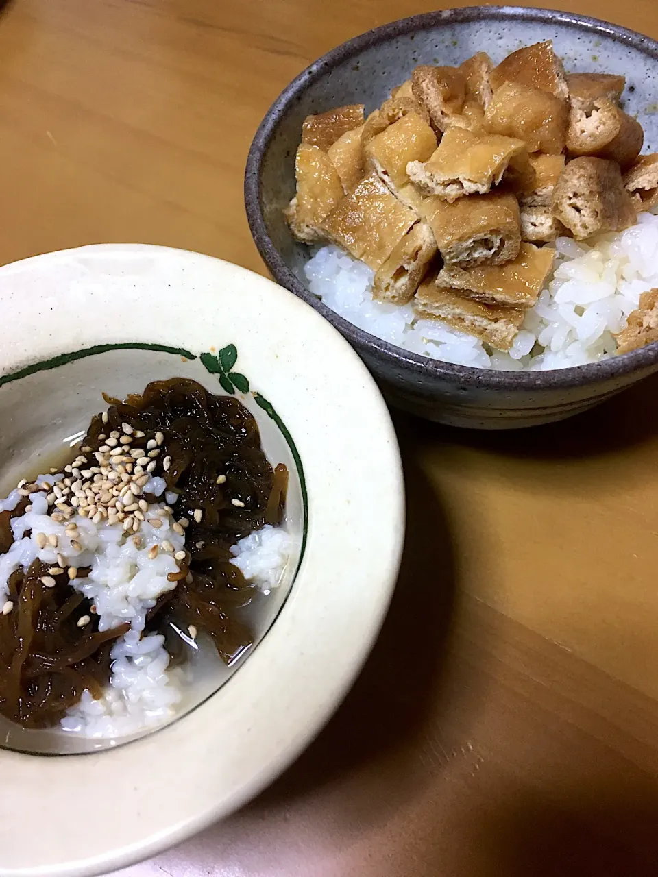 Snapdishの料理写真:今日の地味〜なお昼ご飯ヾ(・д・｀;) 
きつね丼
自家製甘酒入り三杯酢で沖縄モズク|さくたえさん