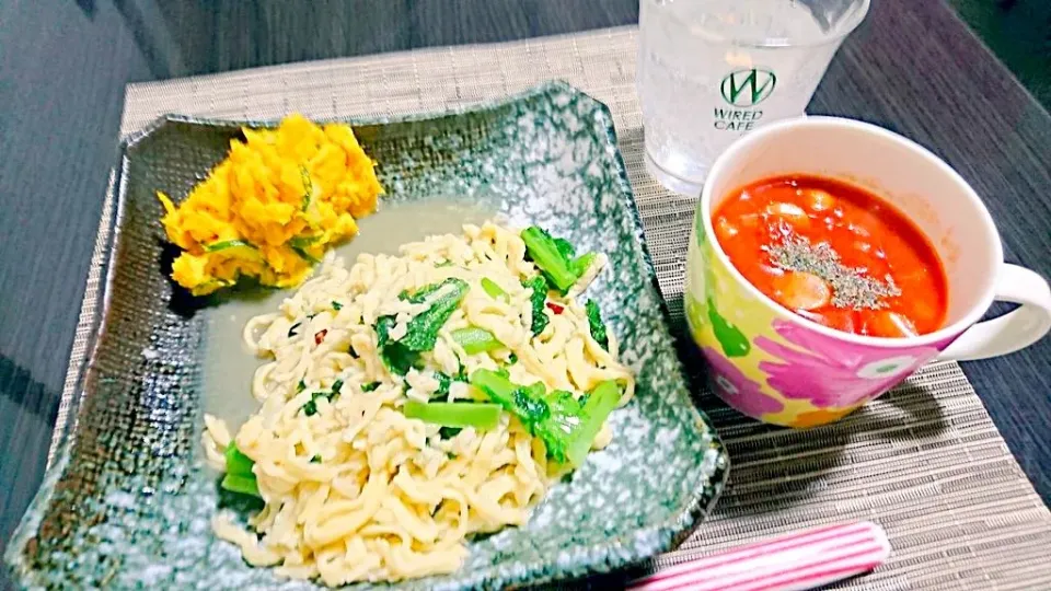 わさび菜のペペロンチーノ(手打ちパスタ)、豆とトマトのスープ、かぼちゃサラダ|サトリさん