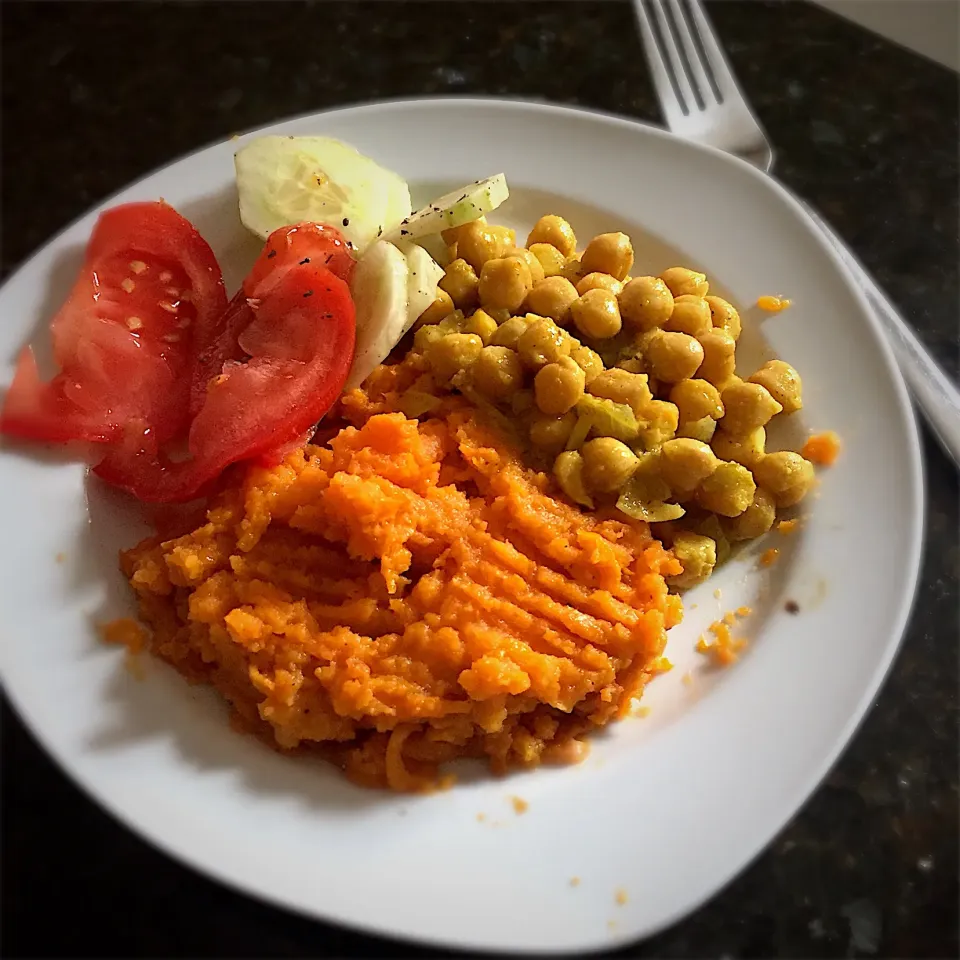 Sweet Potato Curry Chickpeas|T.E.Dennisさん