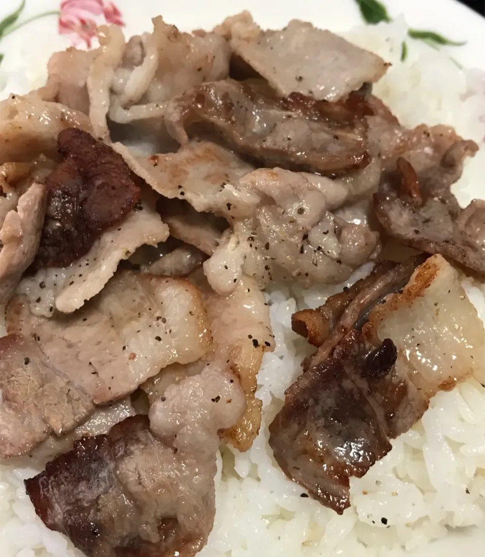 Snapdishの料理写真:豚バラガーリック焼き乗っけ飯  #pork  #baboy  #garlic|nob99さん