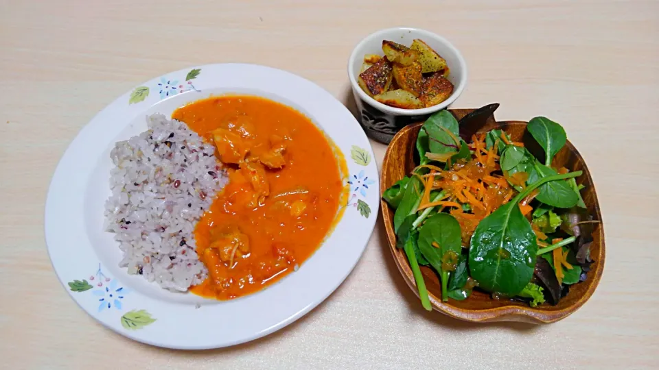 ３月２０日　バターチキンカレー　サラダ　カリカリじゃがいも|いもこ。さん