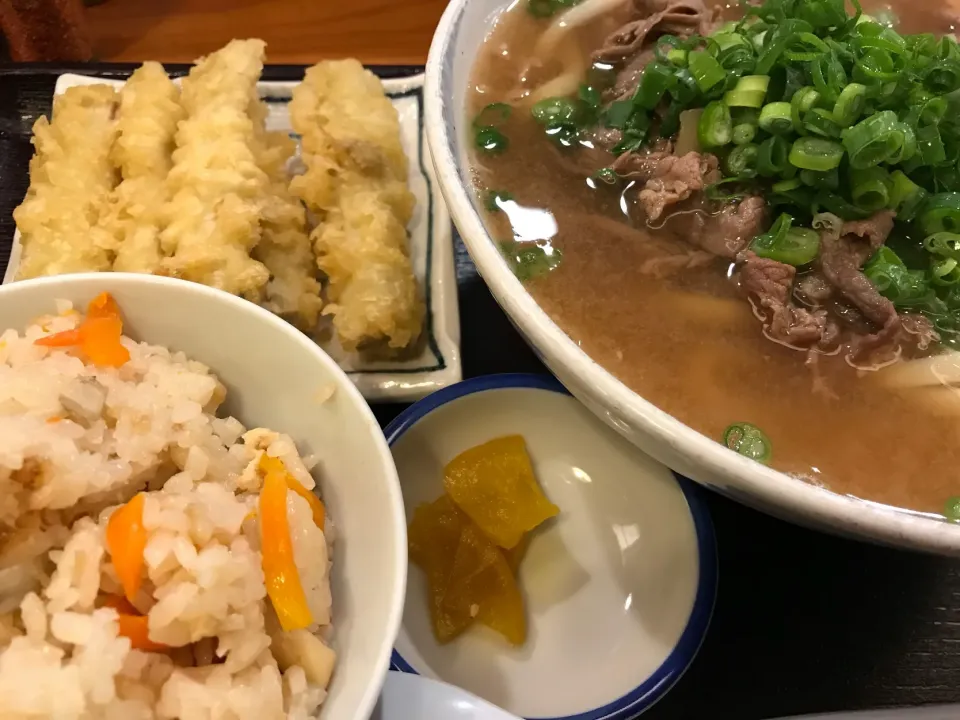 肉ごぼう天うどん、かやくご飯セット😆|buhizouさん