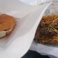 佐世保バーガー＆米沢牛すじ焼きそば|ボンゴさん