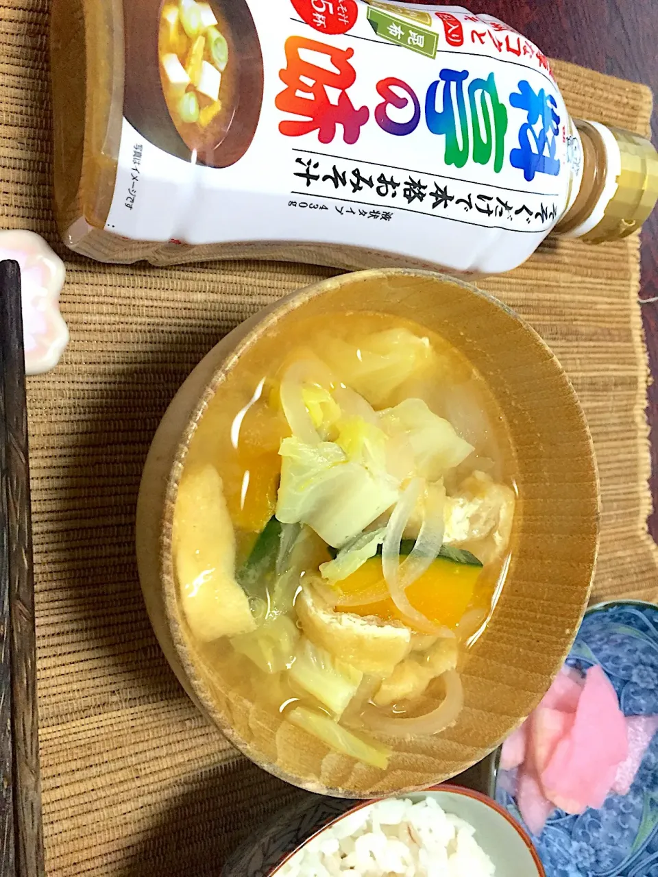 Snapdishの料理写真:キャベツと玉ねぎとカボチャの味噌汁|kyokoさん