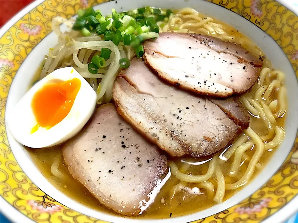 Snapdishの料理写真:味噌チャーシュー麺 (๑˃̵ᴗ˂̵)و  半熟卵ともやしナムルのせ|bamazooさん