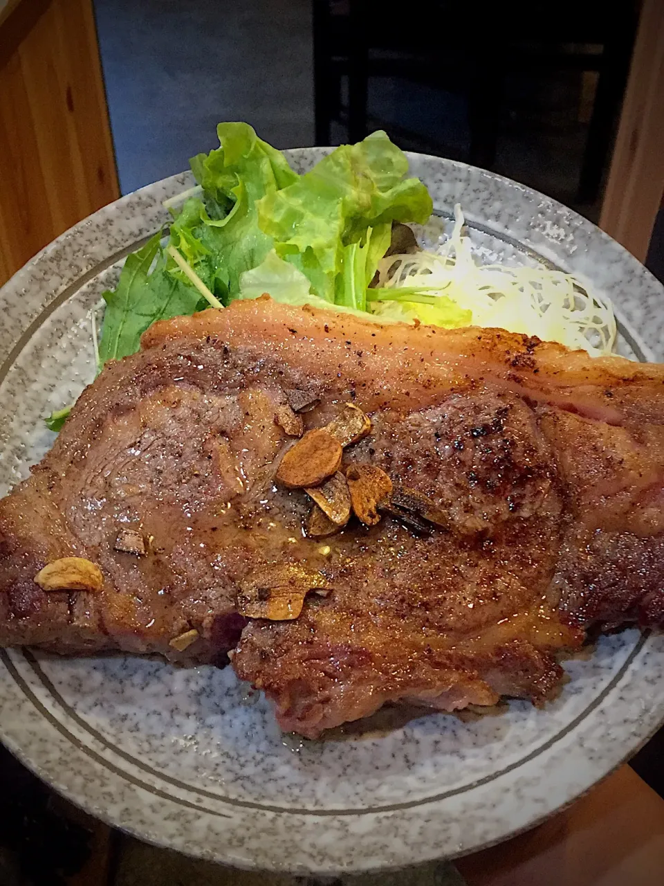 Snapdishの料理写真:国産牛サーロインステーキ🥩 ＠せんりょう|チェリーリンさん