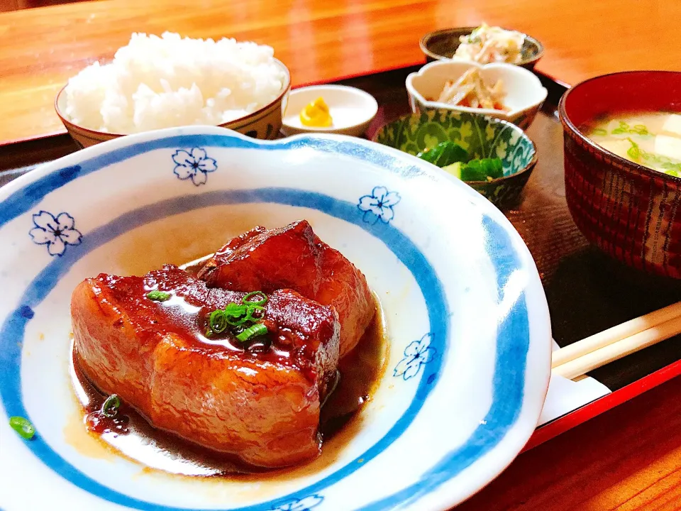 下浦町 食事処やまぼうし
角煮定食 味が濃目ですが美味しかった❤️|神力屋 火酒さん