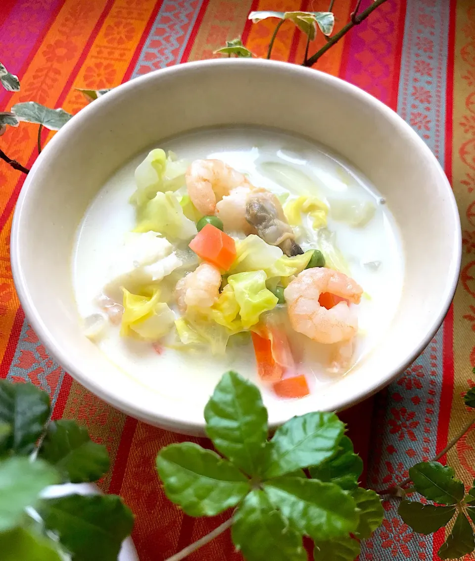 🥕ちょっとだけ ゆっくりな週末ブランチに 春野菜とシーフード🦑🦐のチーズミルクスープ🧀|Hollyさん