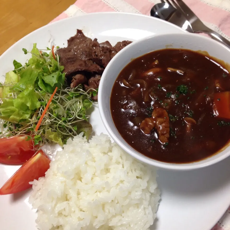 Snapdishの料理写真:ビーフシチューでワンプレートディナー🍽|Yu Yu mamaさん